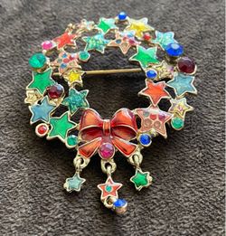 Vtg Christopher Radko Christmas Wreath Brooch with Stars and Bow