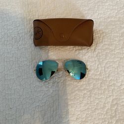AUTHENTIC Raybans Aviators / From Macy’s 