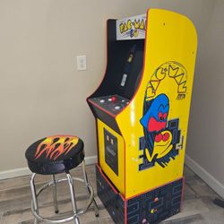 Pacman Arcade Game With Chair 