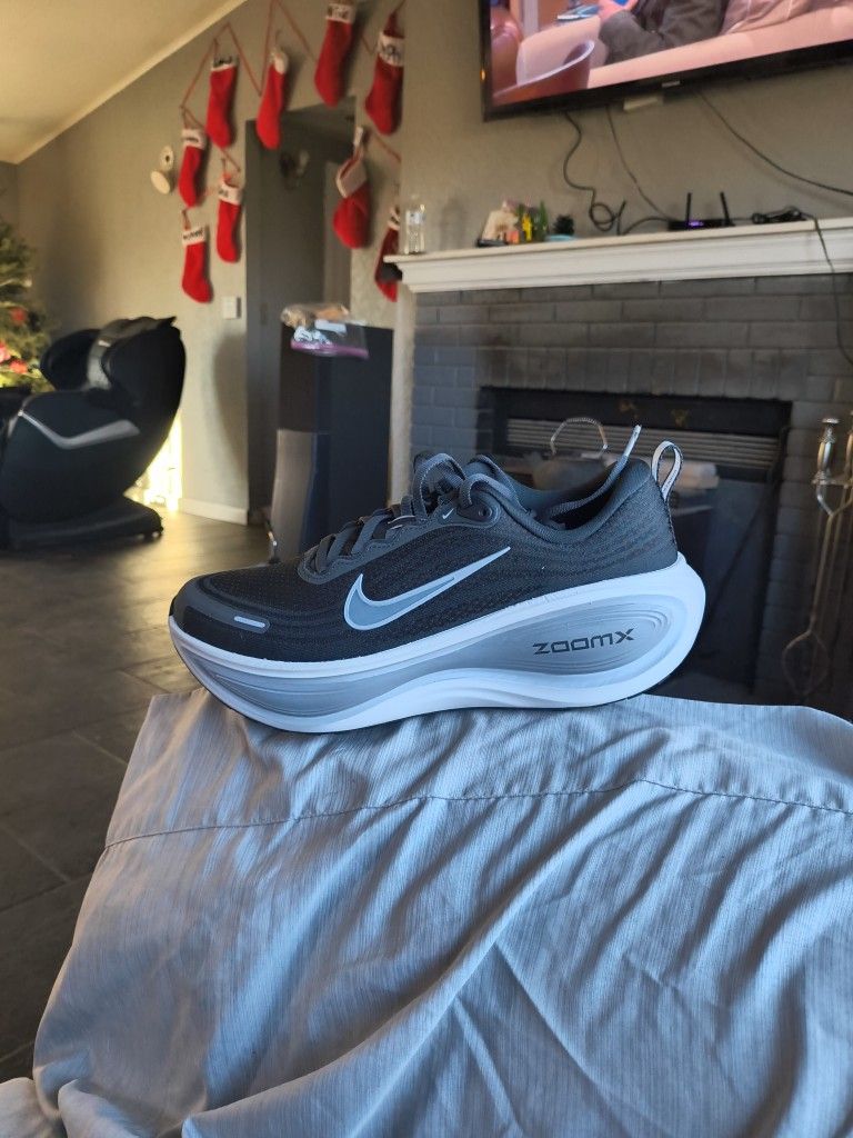 Nikes Vomero Plus Running Shoes