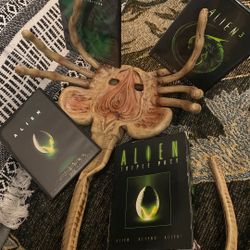 ALIEN ROMULUS FACEHUGGER MASK W/ Alien Triple Pack DVD 