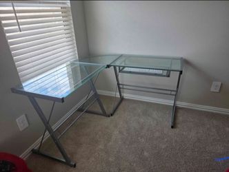 L-Shaped Computer Desk Silver/Clear

Techni Mobili: Reversible, Heavy-Duty Tempered Safety Glass, Steel Frame, MDF Keyboard Shelf