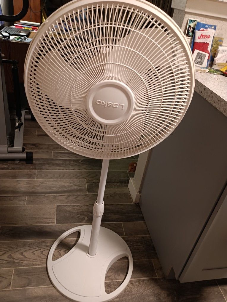 Pedestal Fan 3 Speed white