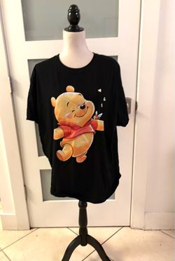 Black cotton t-shirt with a Winnie the Pooh graphic surrounded by bees on the front. Size XXL