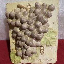 Vintage Grape Wine Ceramic 3D Hanging Plaque “les raisins” Wall Art Decor 9”x7”