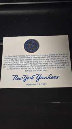 New York Yankees 2005 Fan Appreciation Day commemorative pin. 