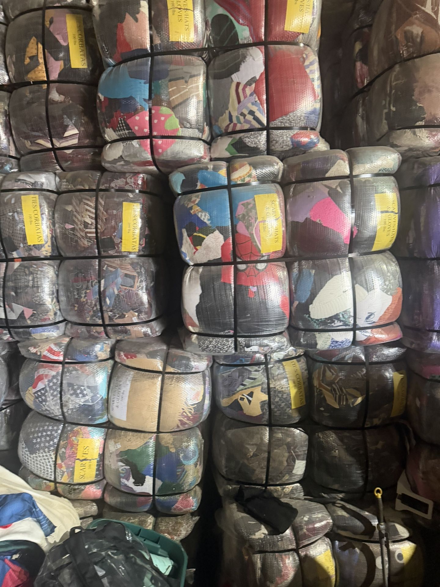 Ties/ Light scarves/ Heavy Scarves with Gloves