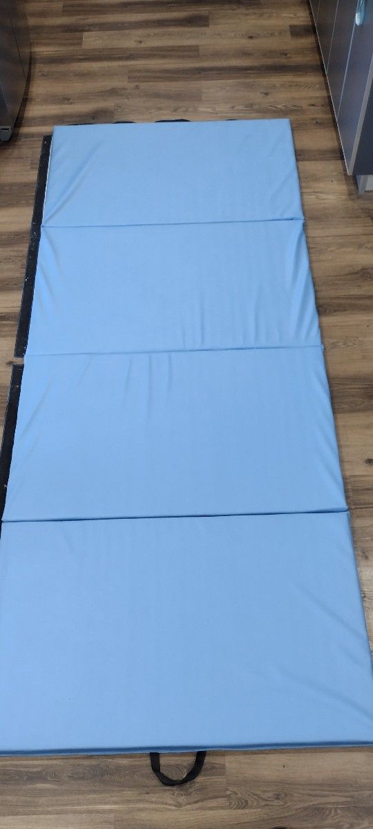 FOIDING GYM MATS:
10'×4'×1,5'.