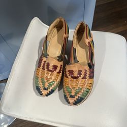 $25 Bonitos Zapatos size 7.5