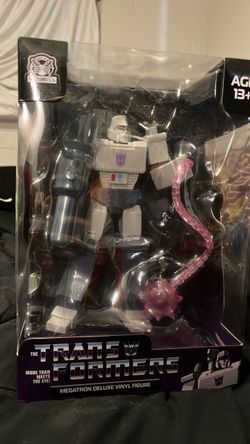 Transformers Megatron Deluxe Vinyl Figure