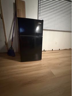 Mini fridge