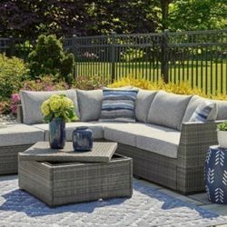 Outdoor Wicker Sectional Set Complete with Cushions + Table!