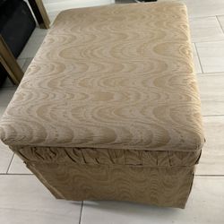 Ottoman 25"x 20" Like New Conditioning No Stain 