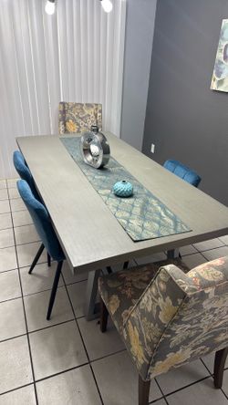 Dinning room table