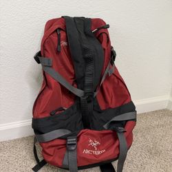 vintage Arc'teryx Miura 34 backpack