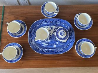 Blue willow tea set + plate