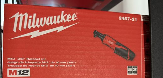 Milwaukee M12 12V Lithium-Ion Cordless 3/8 in. Ratchet Kit