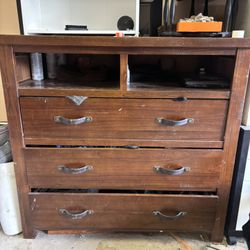Dresser 