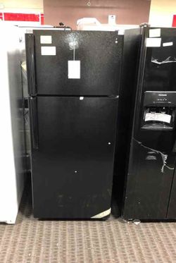 Brand New GE Top Freezer Refrigerator (Model:GTS18GTNRBB) QVXW