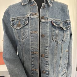 2 For $50: Women Jean Jacket Levi Levi Jacket Size L And Women Black Levi Jean Jacket large 