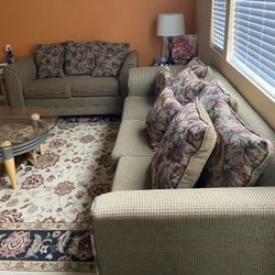 Good Condition Living Room Set