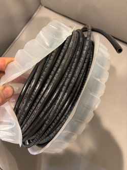Brand new roll of Synflex 1219 FR1/4 250feet bloc pneumatic tubing