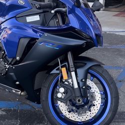 Yamaha R1