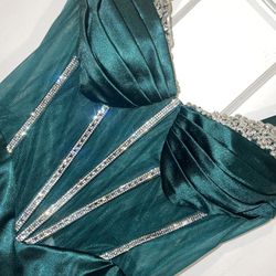Emerald Prom dress Green 