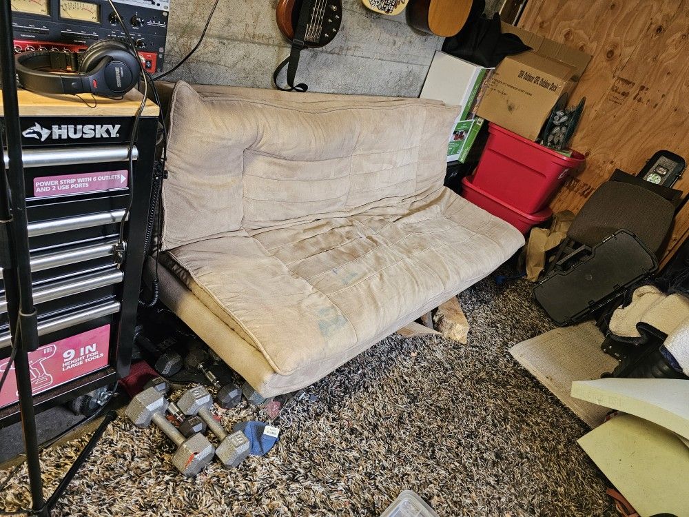 Futon Couch/bed Easy Up And Down Free