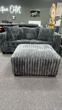 Sofa/loveseat set