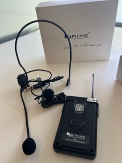 Wireless microphone headphones
