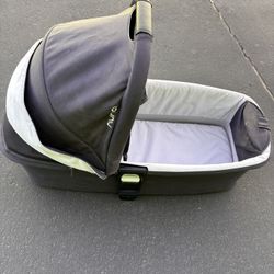Nuna Bassinet 