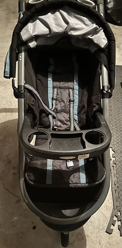 Large Graco 3 wheel jogging stroller