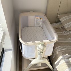 Baby Bassinet – Like New, Excellent Condition
