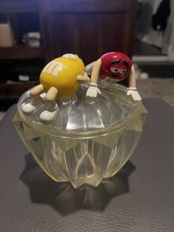 Vintage M&M's Hard Plastic Candy Dish Bowl With Lid RED & YELLOW Guys 6”