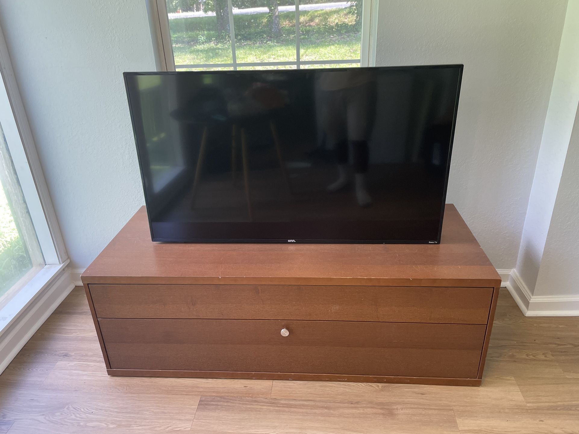 Entertainment Center / TV Stand (Vintage)