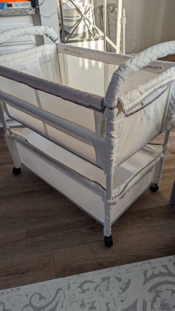Arm's Reach Clear Vue Co Sleeper Bassinet