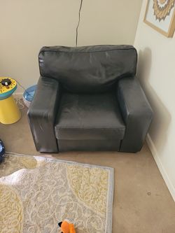 Excellent Condition Large Leather Chair