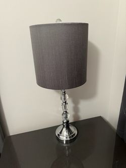 2 bedside lamps