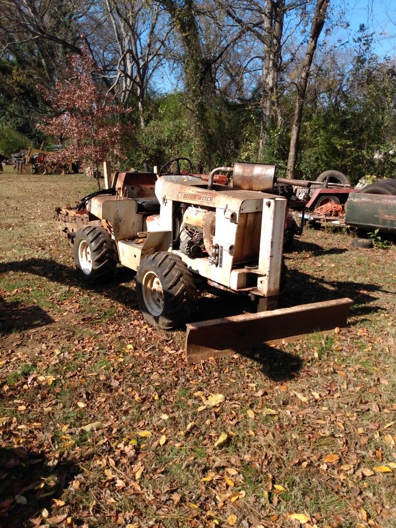 Ditch witch R40 Trencher (Runs Fine)