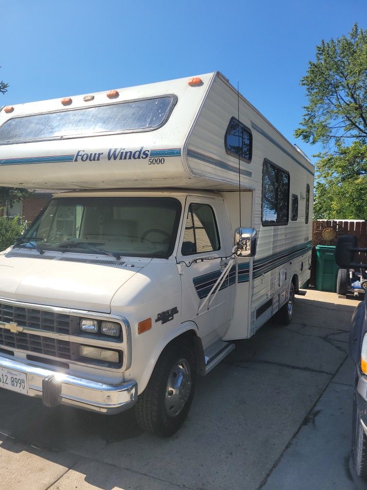 95 CHEVY RV FOUR WINDS for Sale in Romeoville, IL - OfferUp