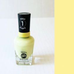 Sally Hansen Neons Collection Miracle Gel Nail Polish Lemon Chillo 055!
