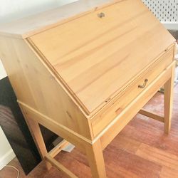 Secretary Desk Office table With Dresser. Slight use. Great condition