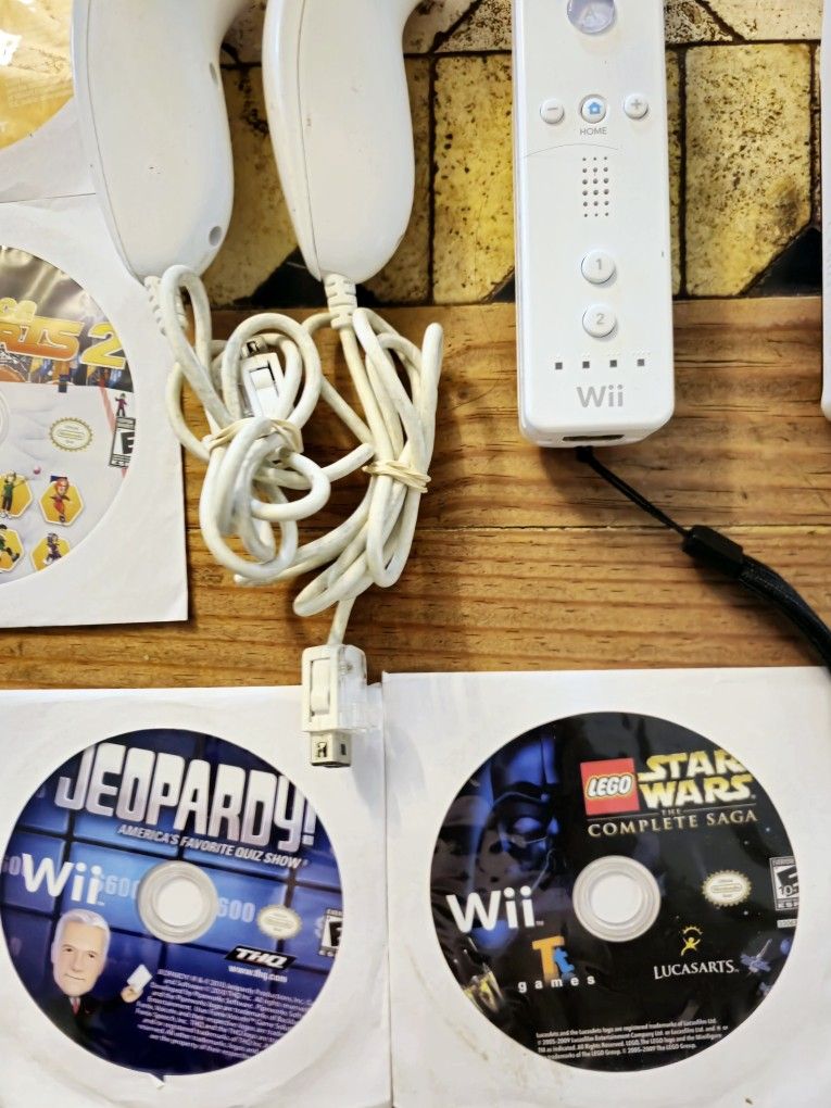 Wii Bundle. Wii Sports, Kirby, Just Dance, Controllers, Nunchucks