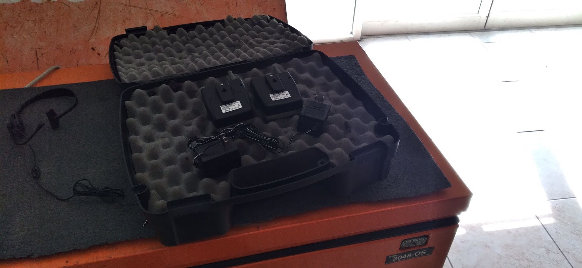 TD900 Wireless Headset with padded case
