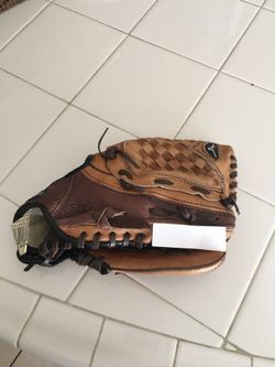 Mizuno softball glove