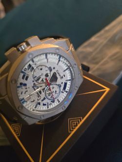 Silver bezel chronograph quartz watch