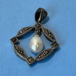 925 Sterling Silver Marcasite Pendant w/Drop Pearl