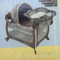Portable Bassinet/pack &play 