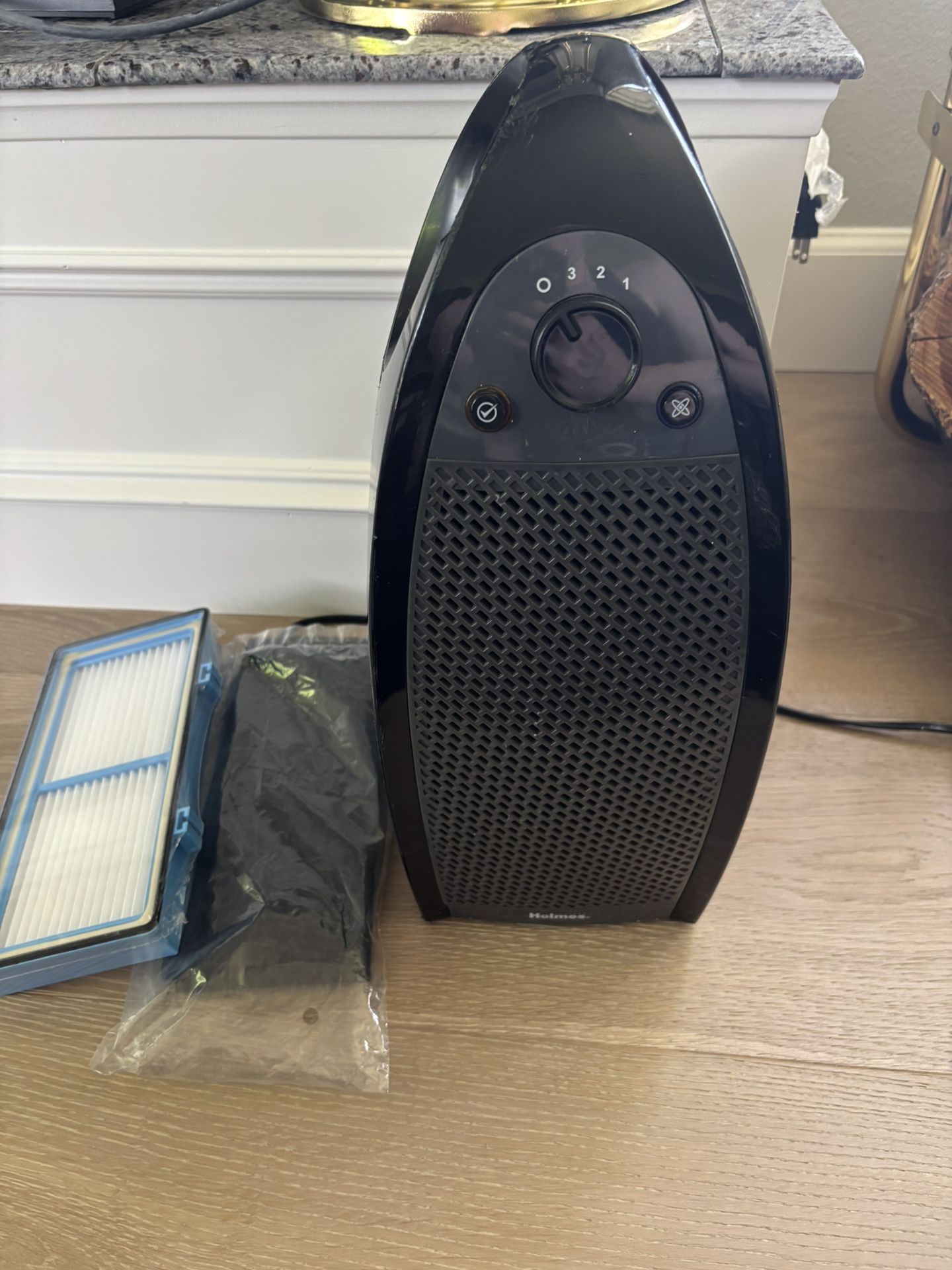 Holmes HEPA-Type Filter Air Purifier with new filter replacement